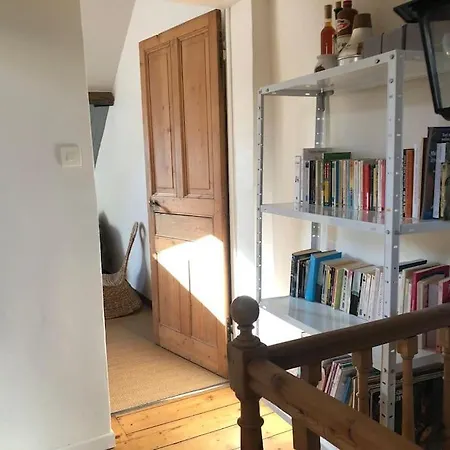 Maison Conviviale Aux Abords De La Vieille *