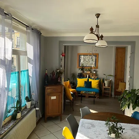 Maison Conviviale Aux Abords De La Vieille *