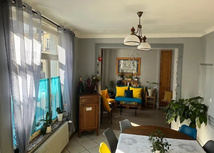 Maison Conviviale Aux Abords De La Vieille *